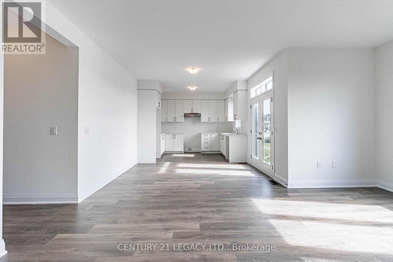30 Union Boulevard Property Photo 7