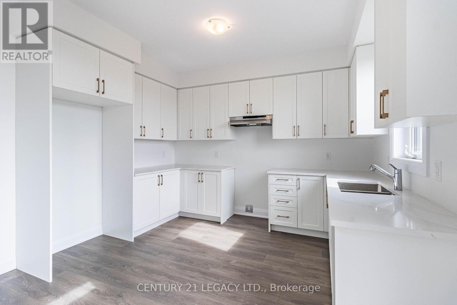 30 Union Boulevard Property Photo 8