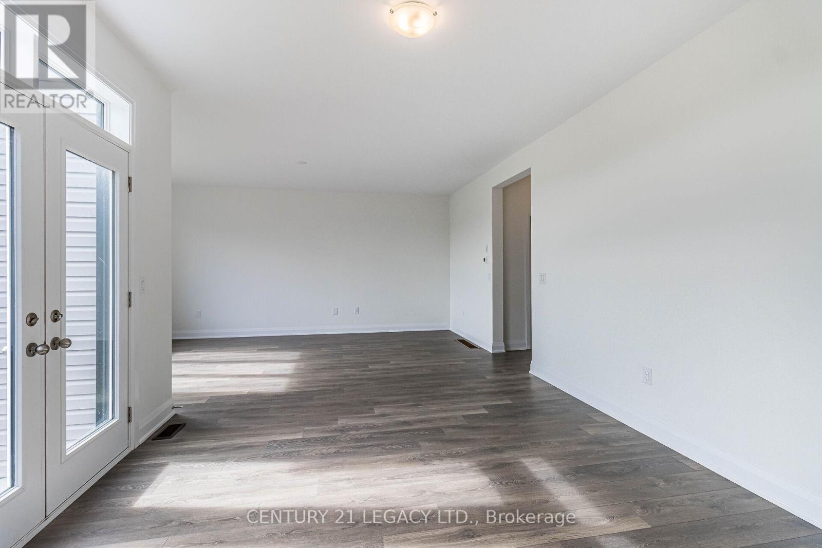 30 Union Boulevard Property Photo 12