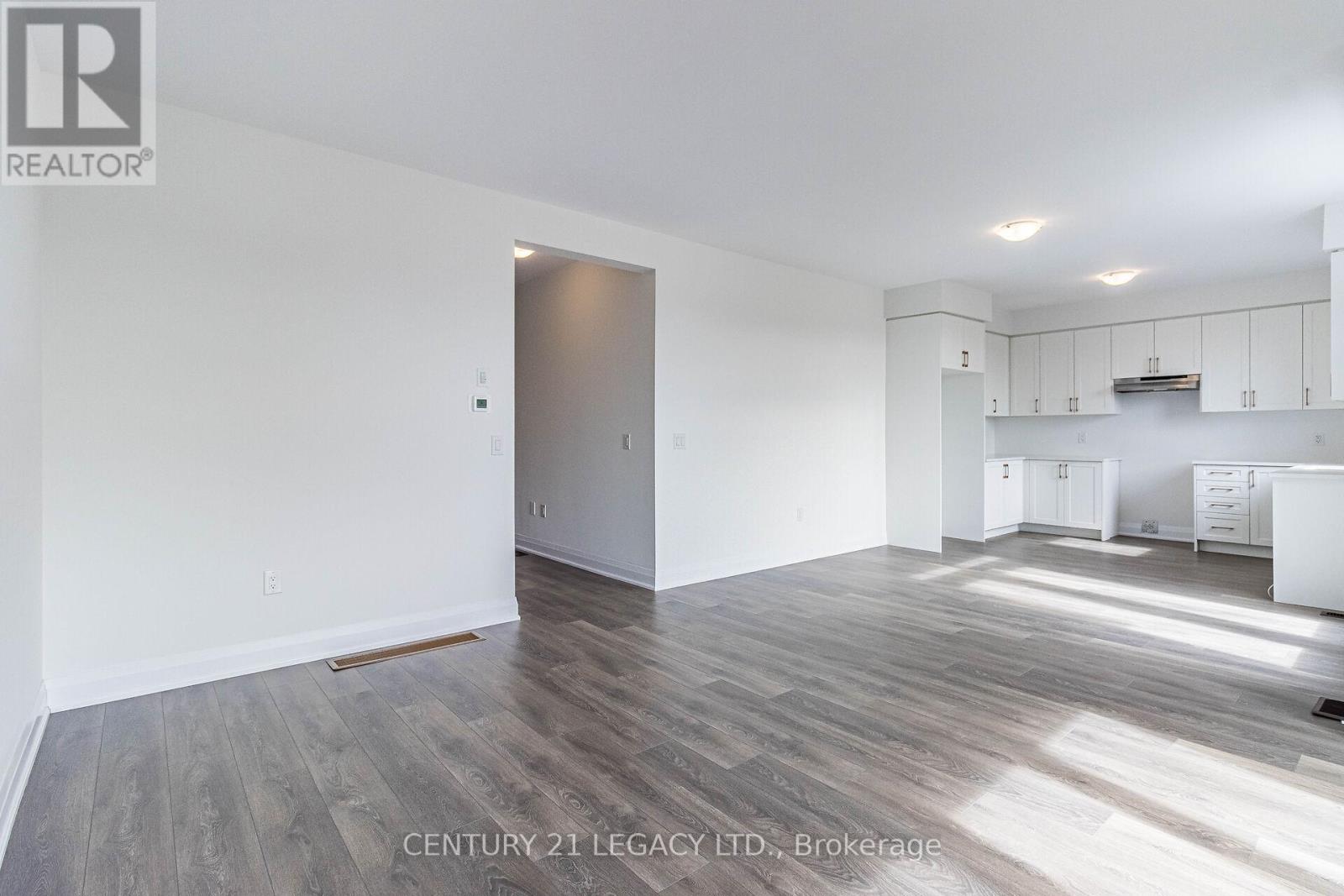 30 Union Boulevard Property Photo 16