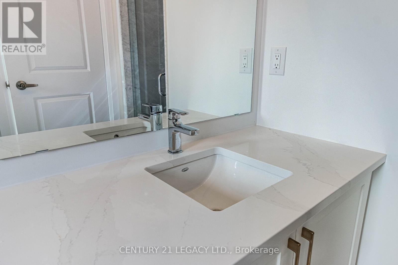 30 Union Boulevard Property Photo 30