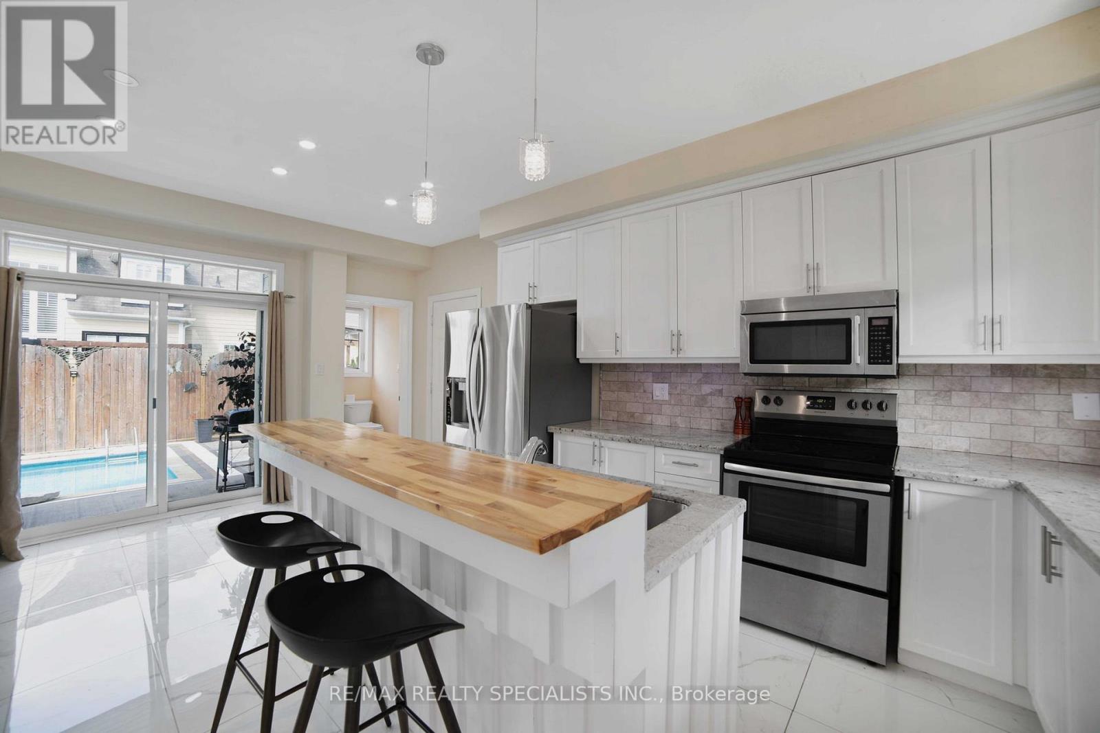 61 Riverwalk Place Property Photo 13