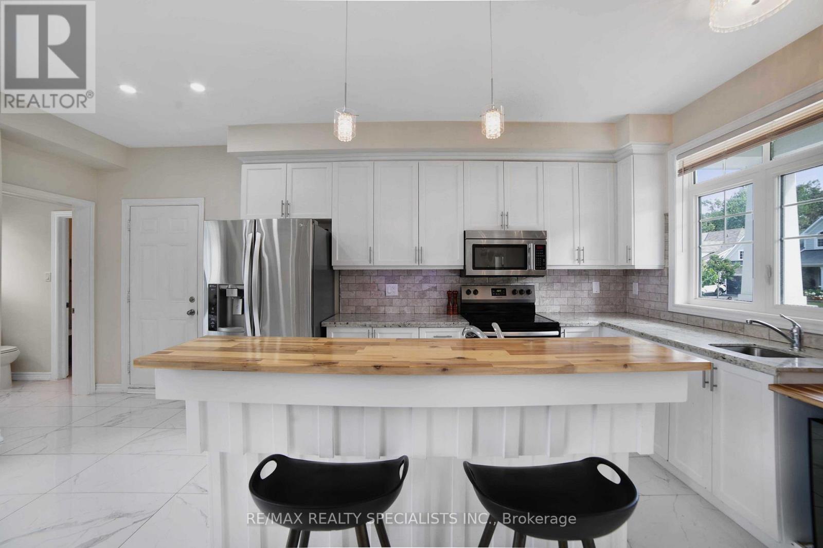 61 Riverwalk Place Property Photo 14