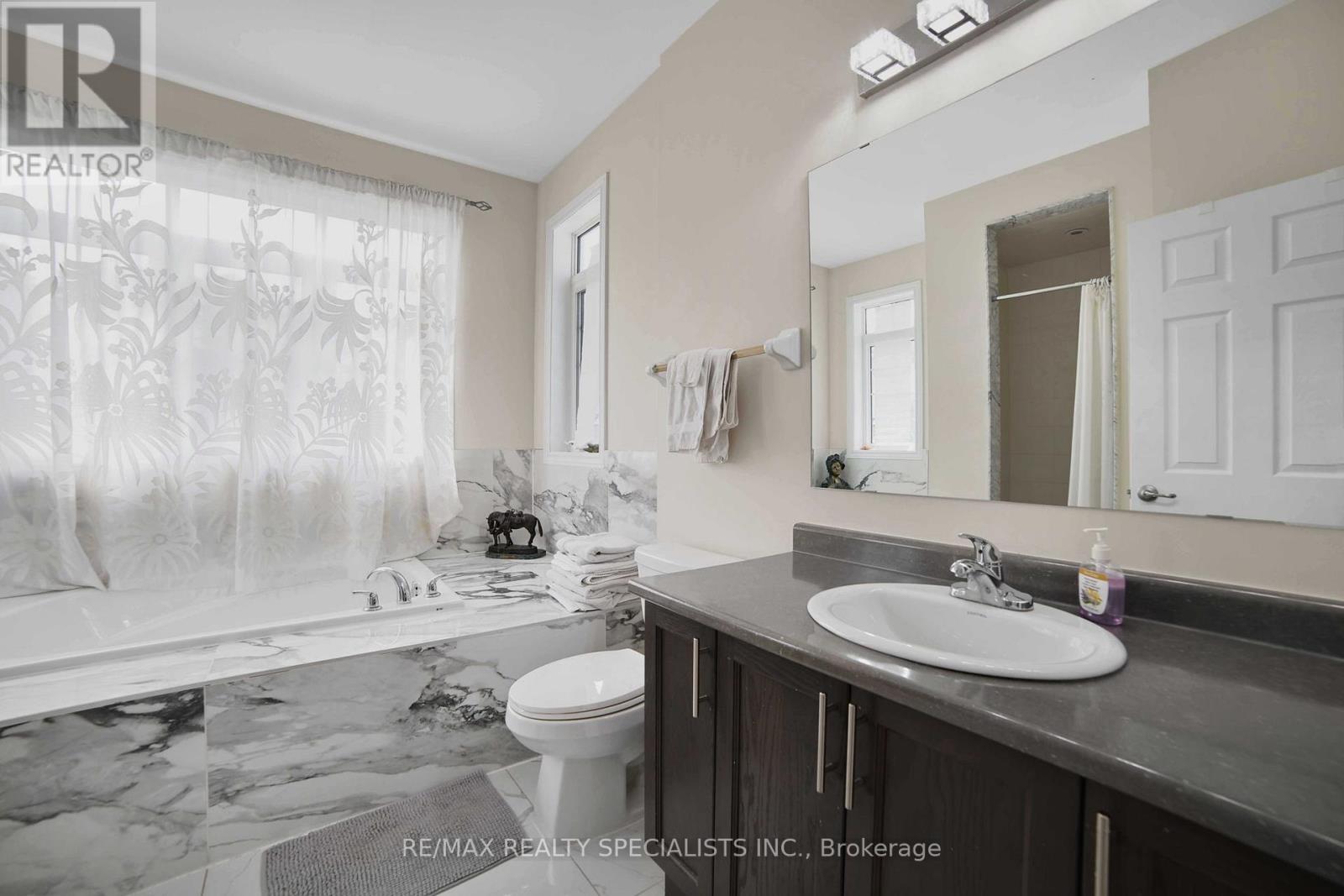 61 Riverwalk Place Property Photo 20