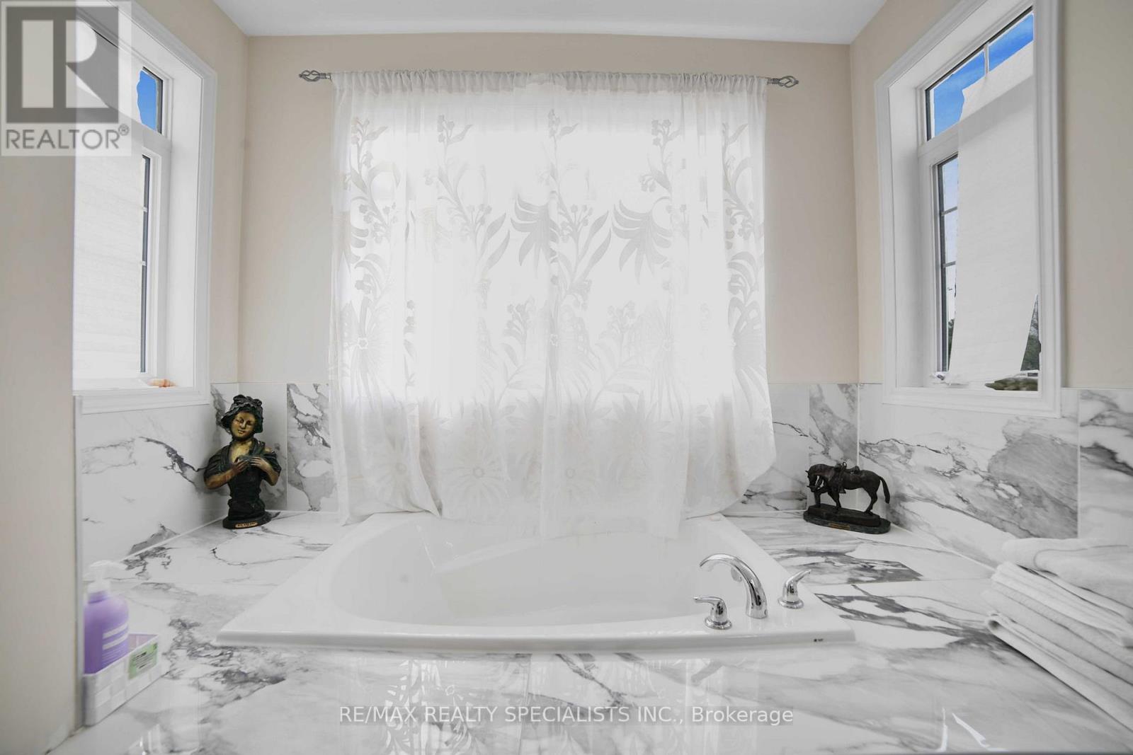 61 Riverwalk Place Property Photo 22