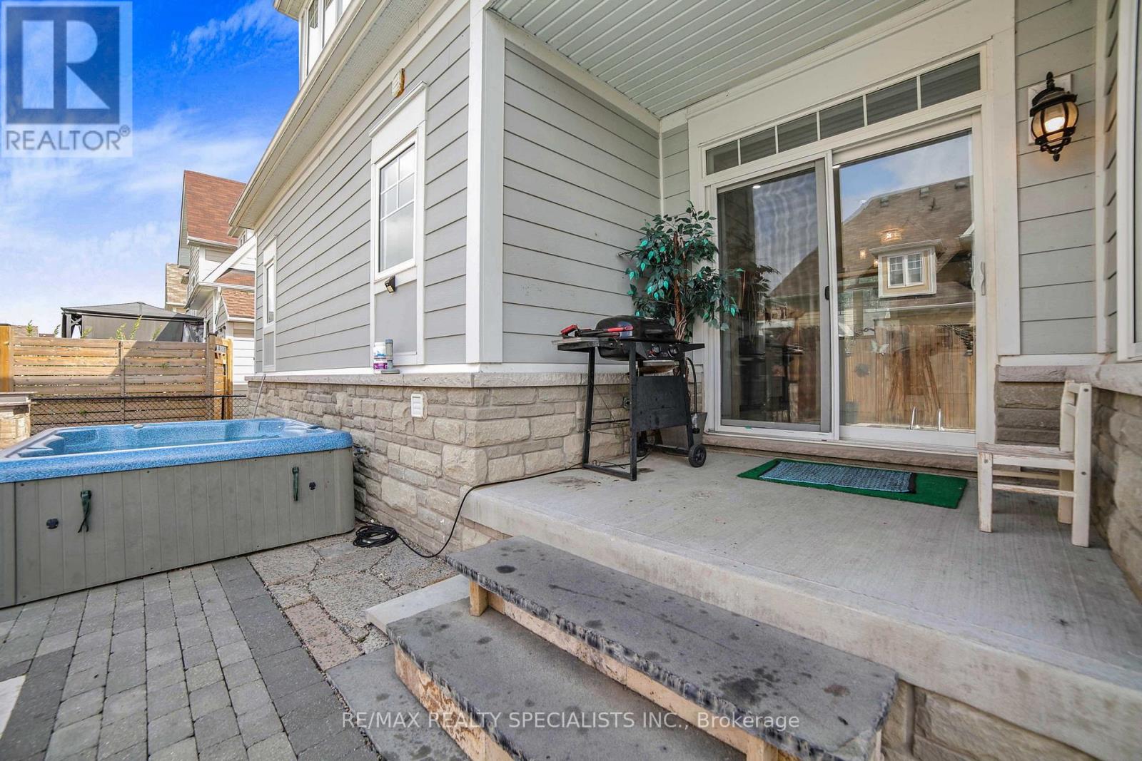 61 Riverwalk Place Property Photo 38