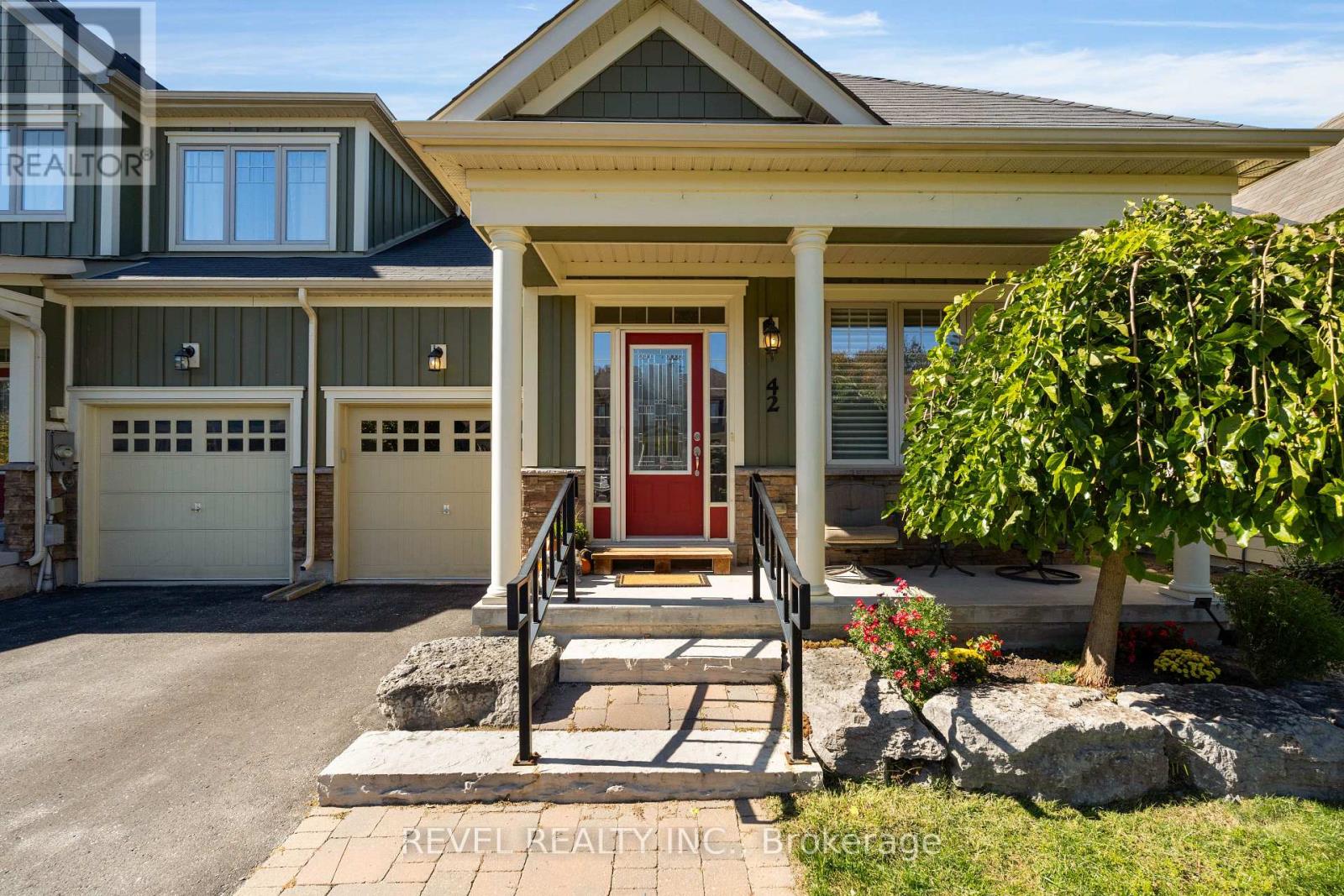 42 SANDY COAST CRESCENT Property Photo 1