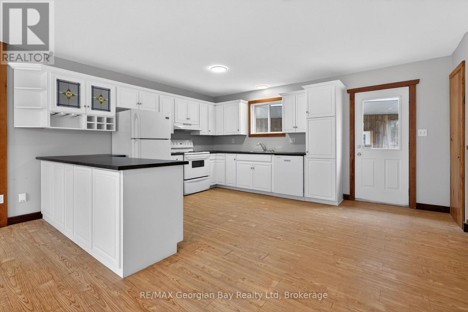 90 Farlain Lake Road W Property Photo 2