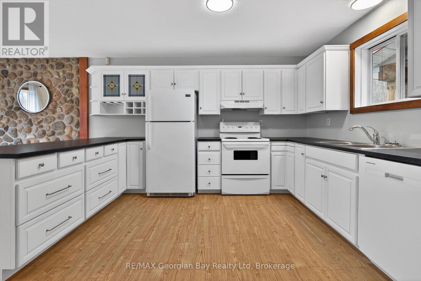 90 Farlain Lake Road W Property Photo 3