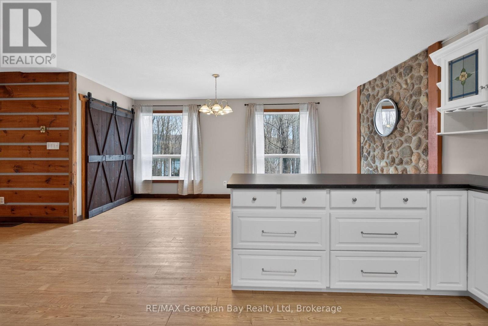90 Farlain Lake Road W Property Photo 4