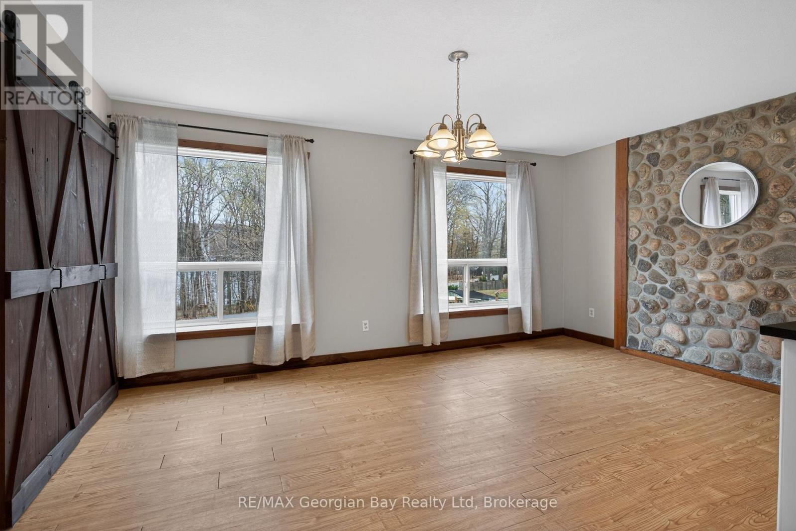 90 Farlain Lake Road W Property Photo 6