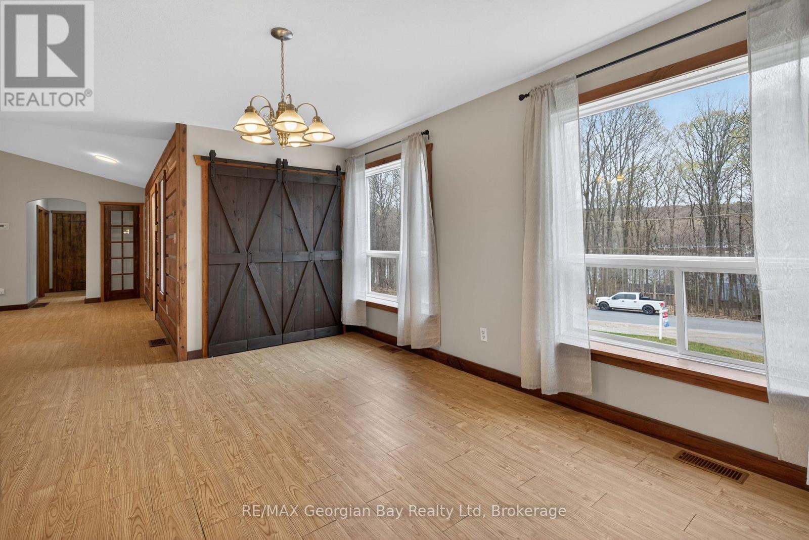 90 Farlain Lake Road W Property Photo 7