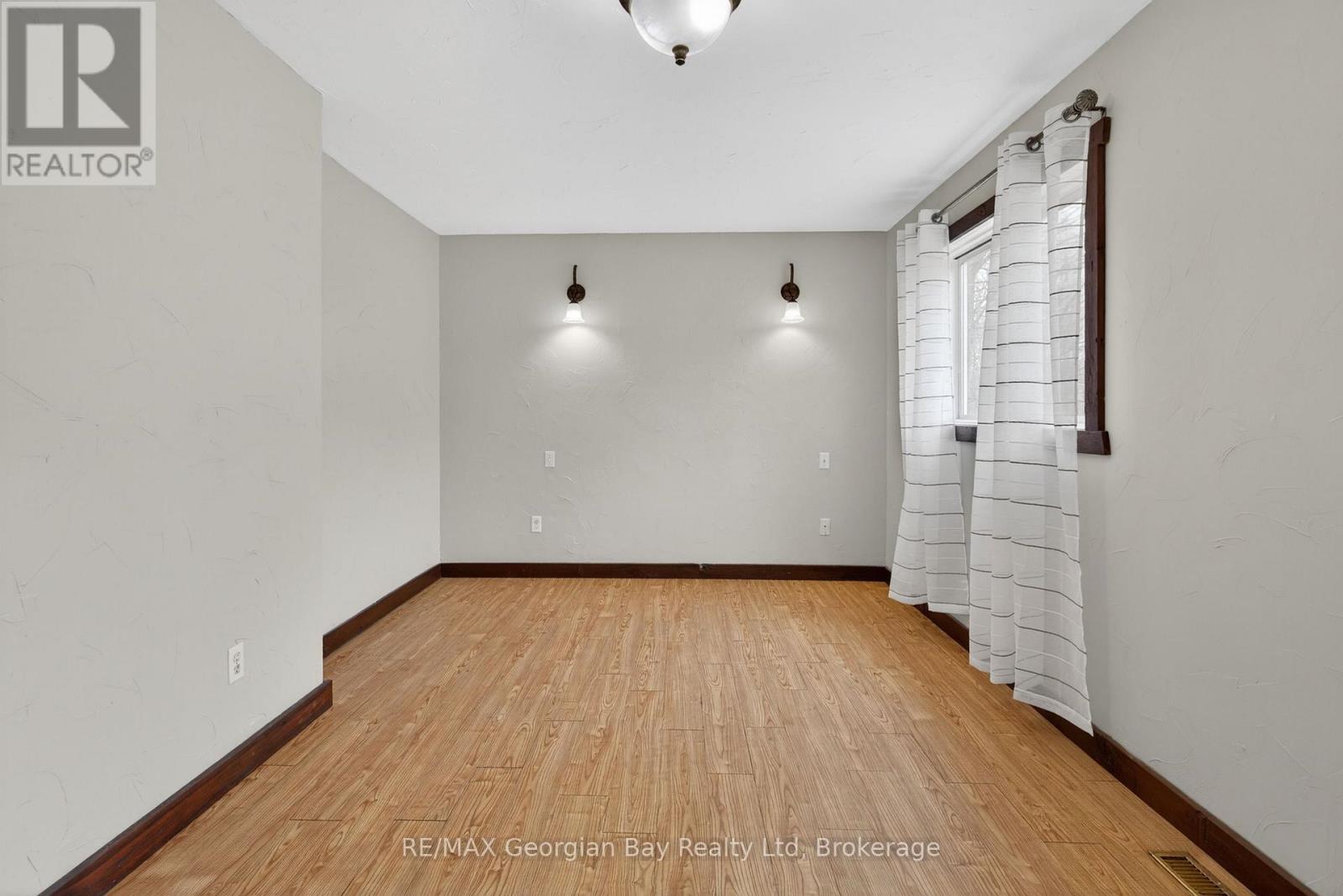 90 Farlain Lake Road W Property Photo 10