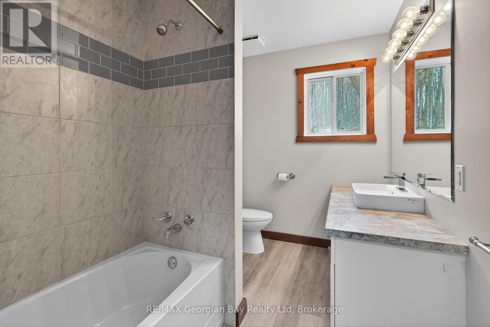 90 Farlain Lake Road W Property Photo 12