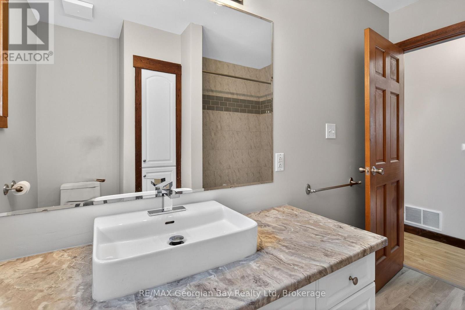 90 Farlain Lake Road W Property Photo 13