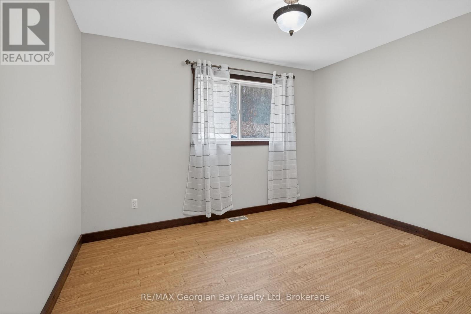 90 Farlain Lake Road W Property Photo 14