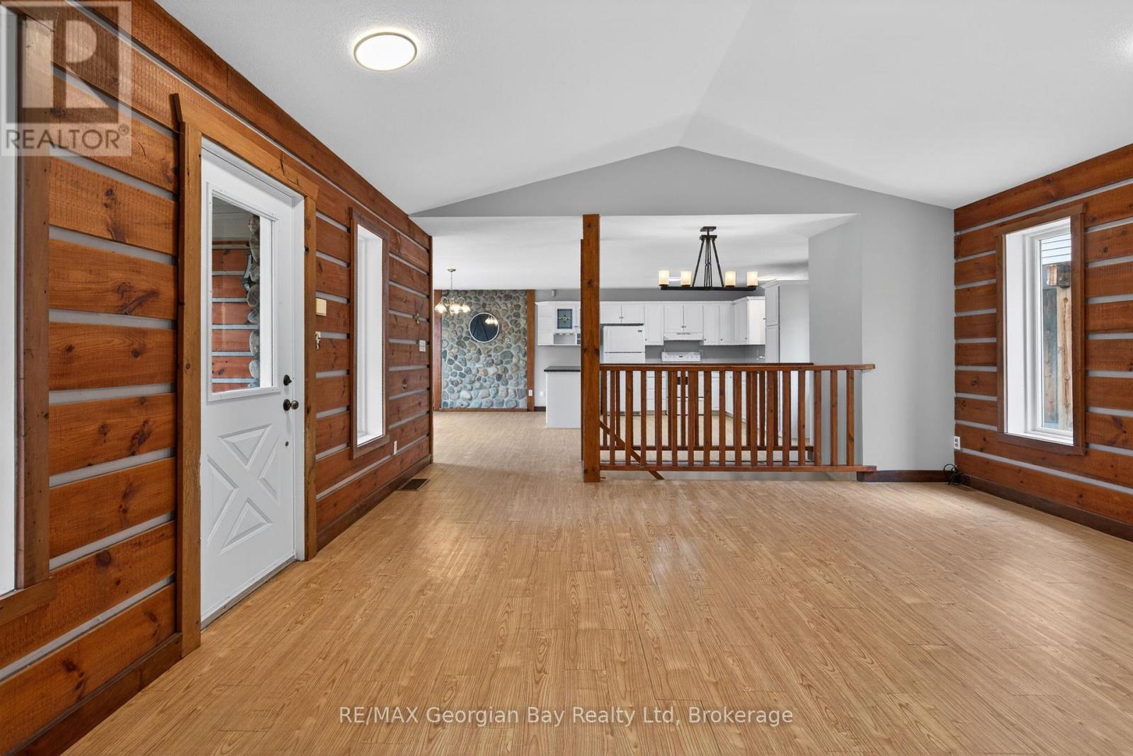90 Farlain Lake Road W Property Photo 16