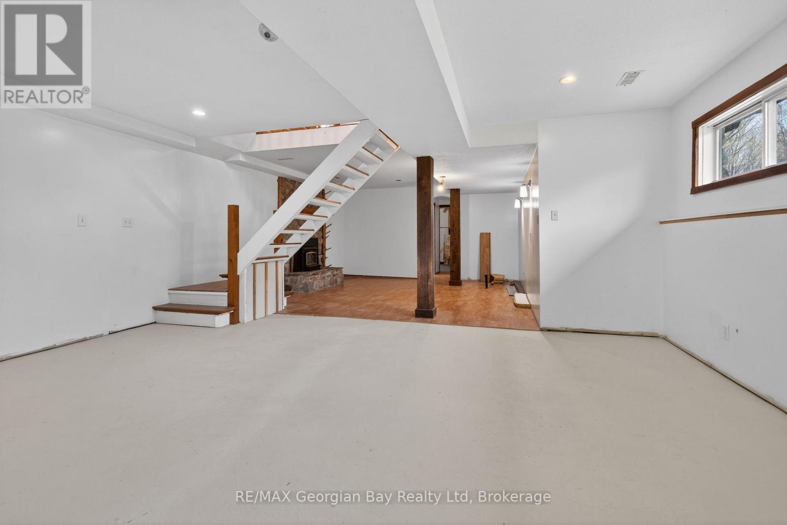90 Farlain Lake Road W Property Photo 18