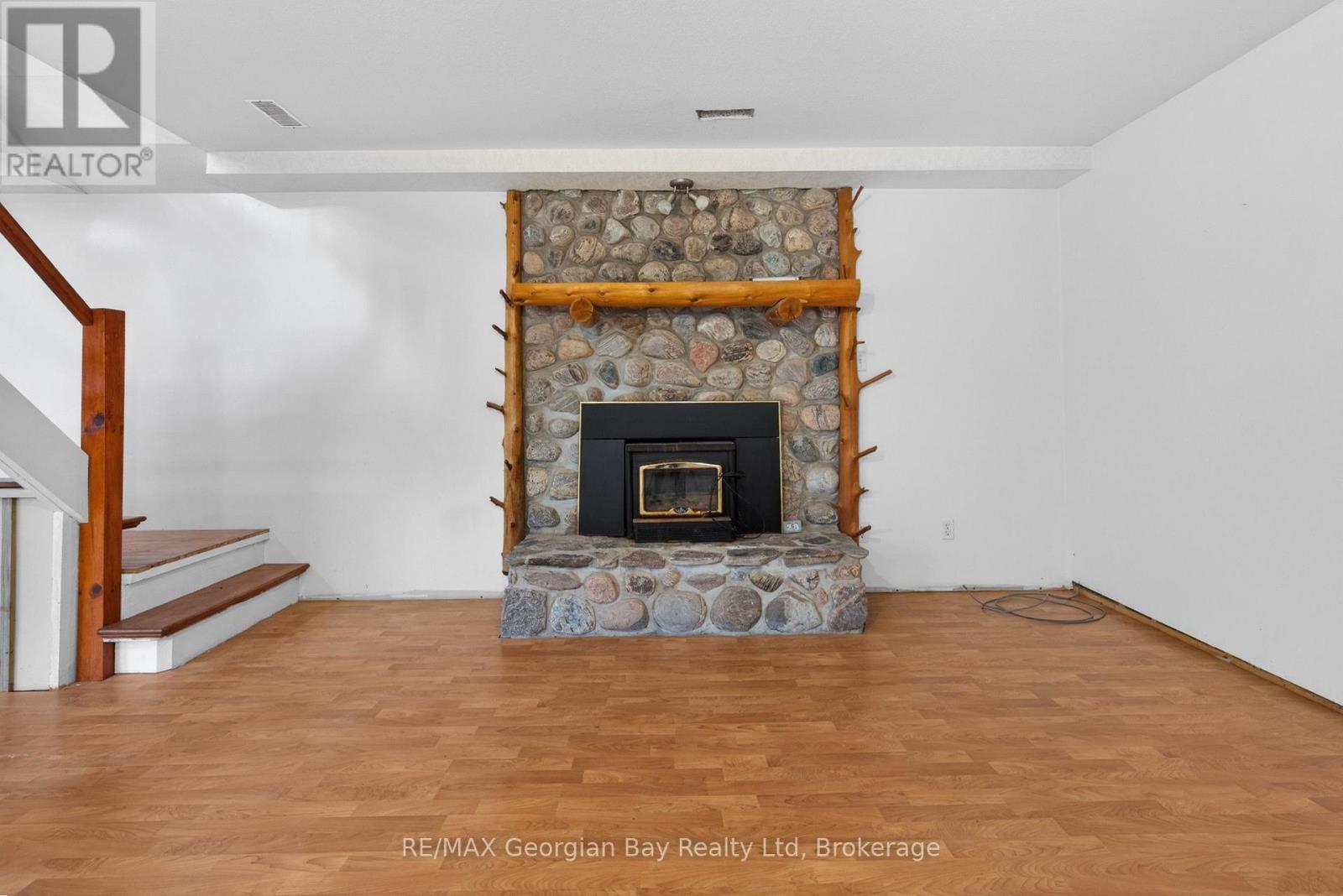 90 Farlain Lake Road W Property Photo 19