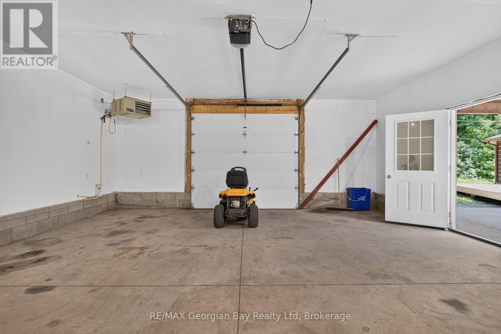 90 Farlain Lake Road W Property Photo 27