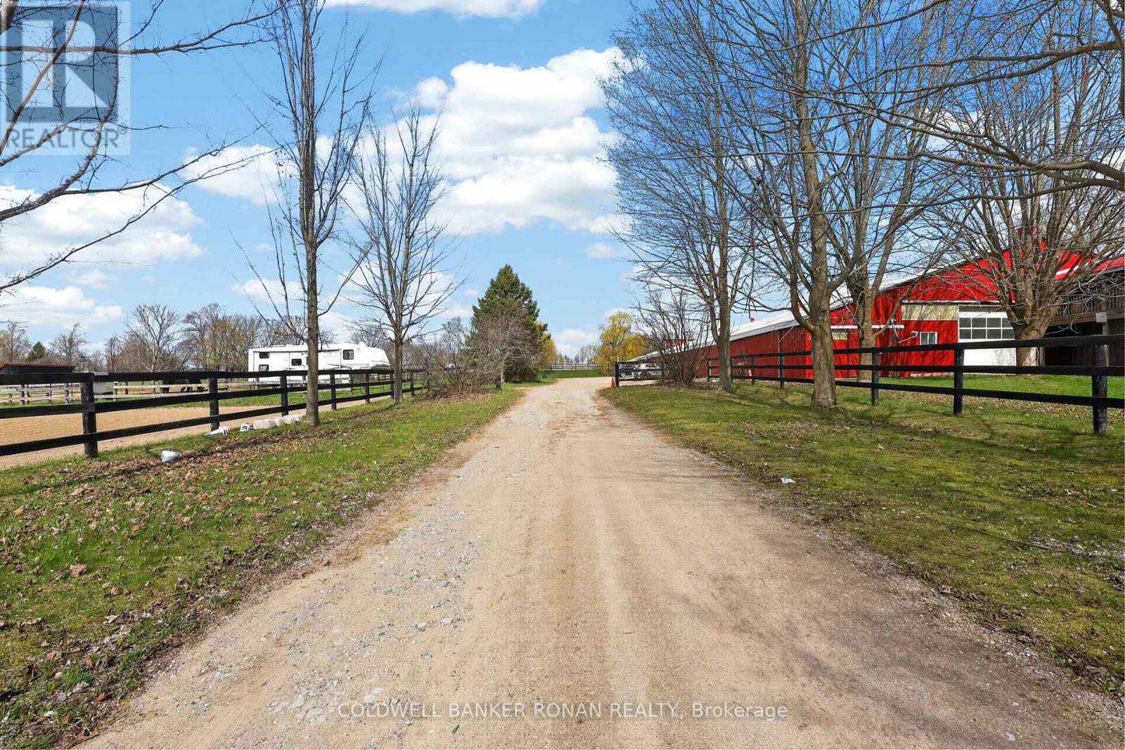 4479 2nd Line N Property Photo 4