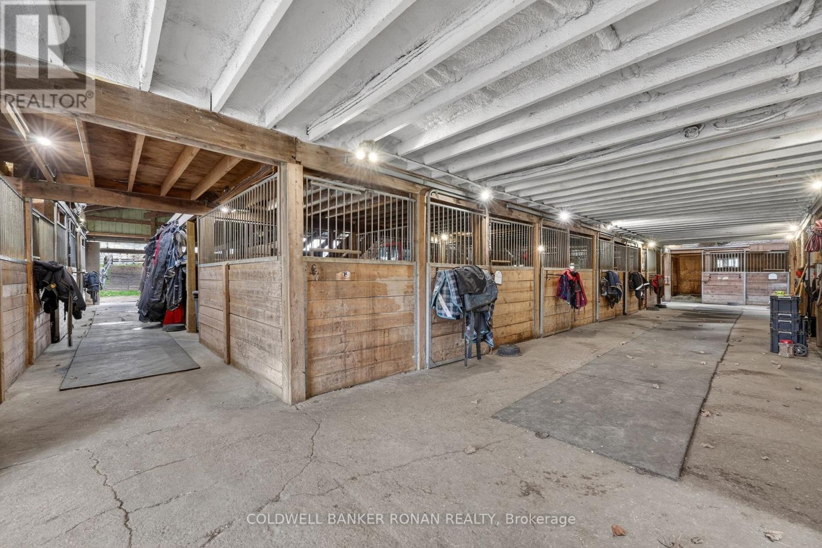 4479 2nd Line N Property Photo 8