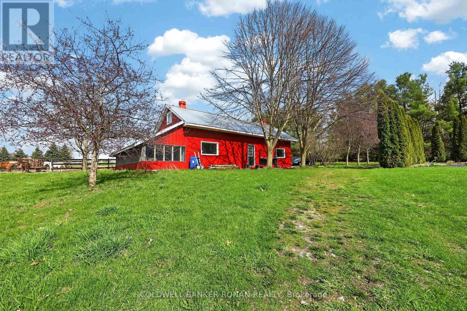 4479 2nd Line N Property Photo 15