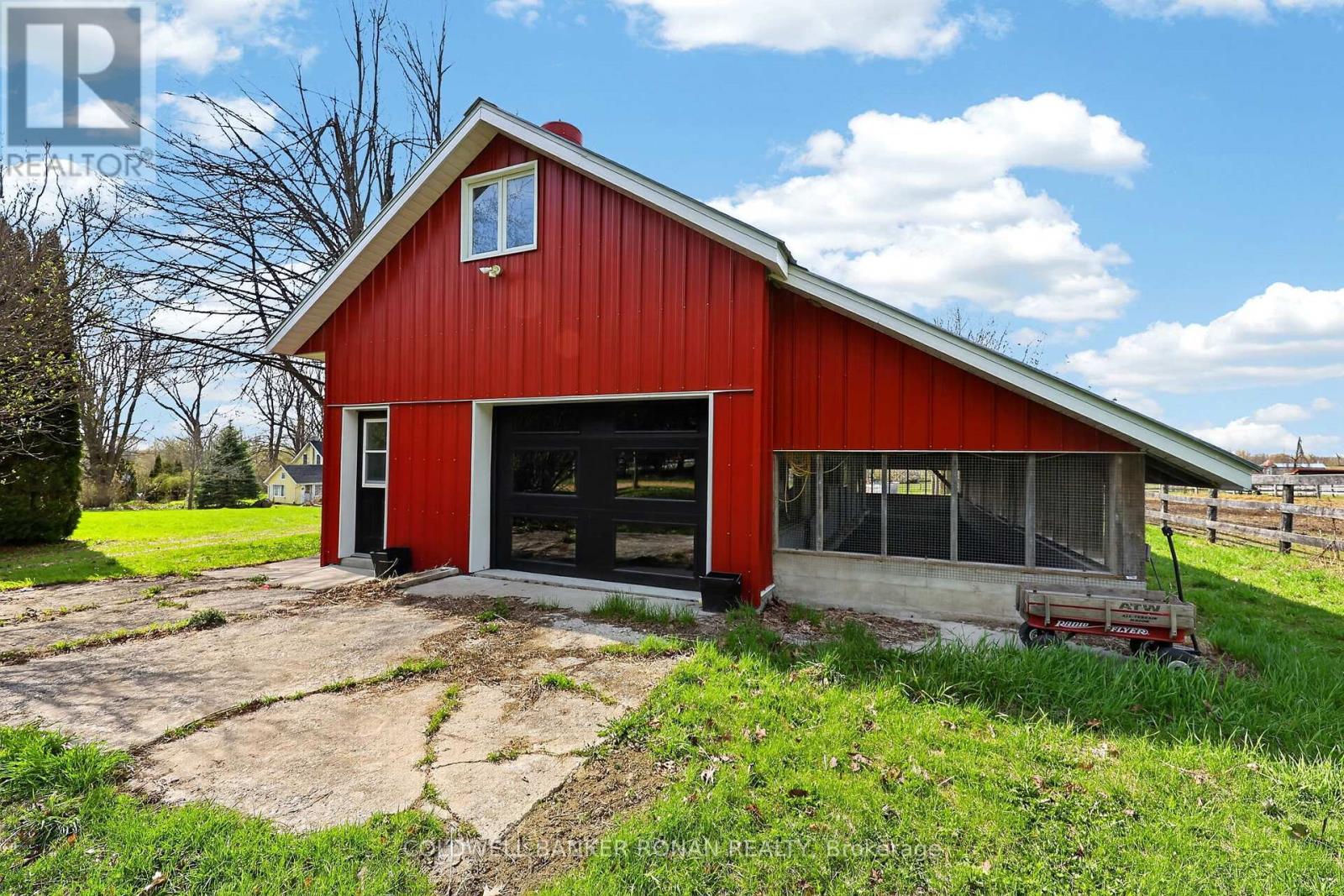 4479 2nd Line N Property Photo 16