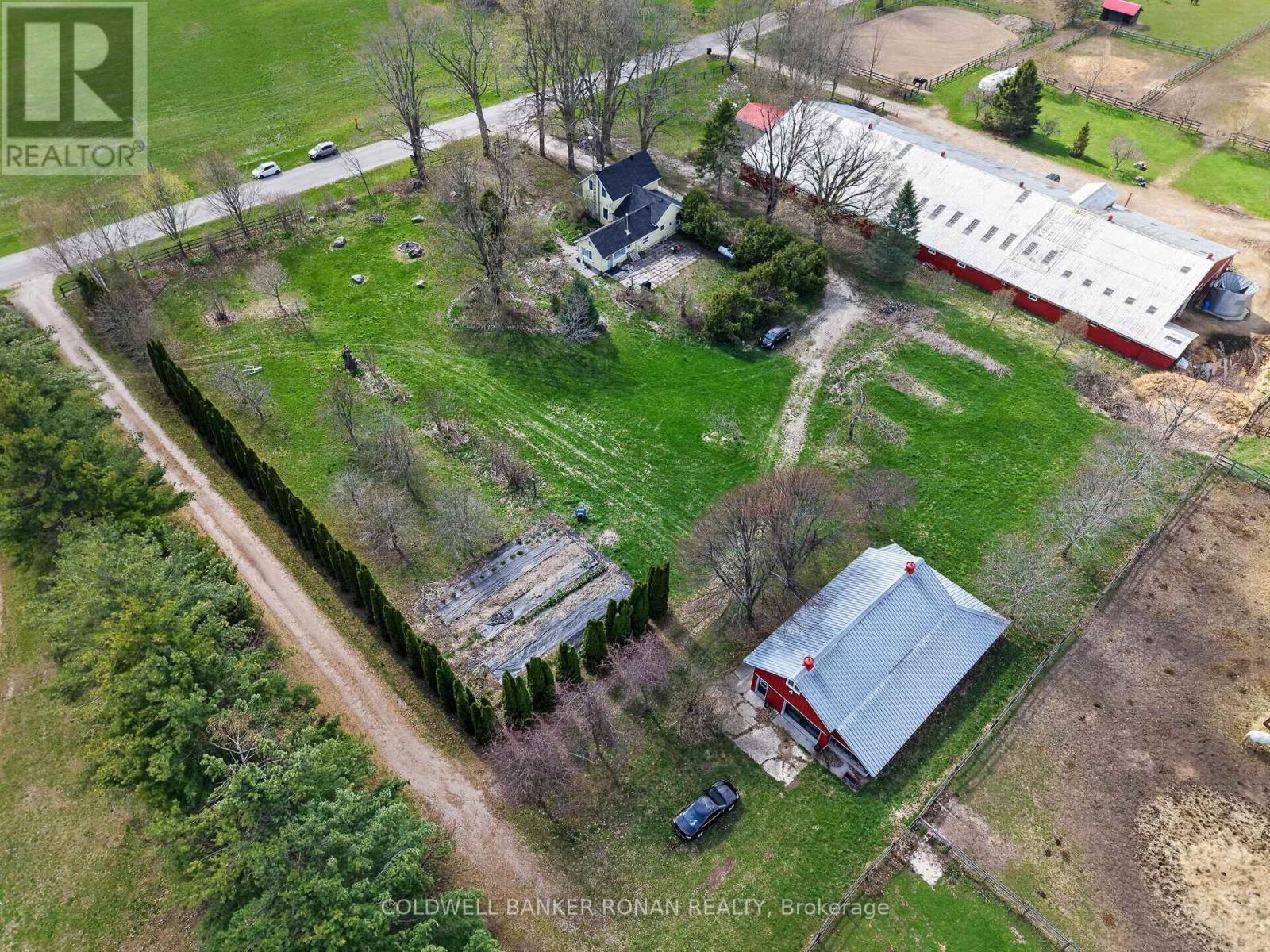 4479 2nd Line N Property Photo 21