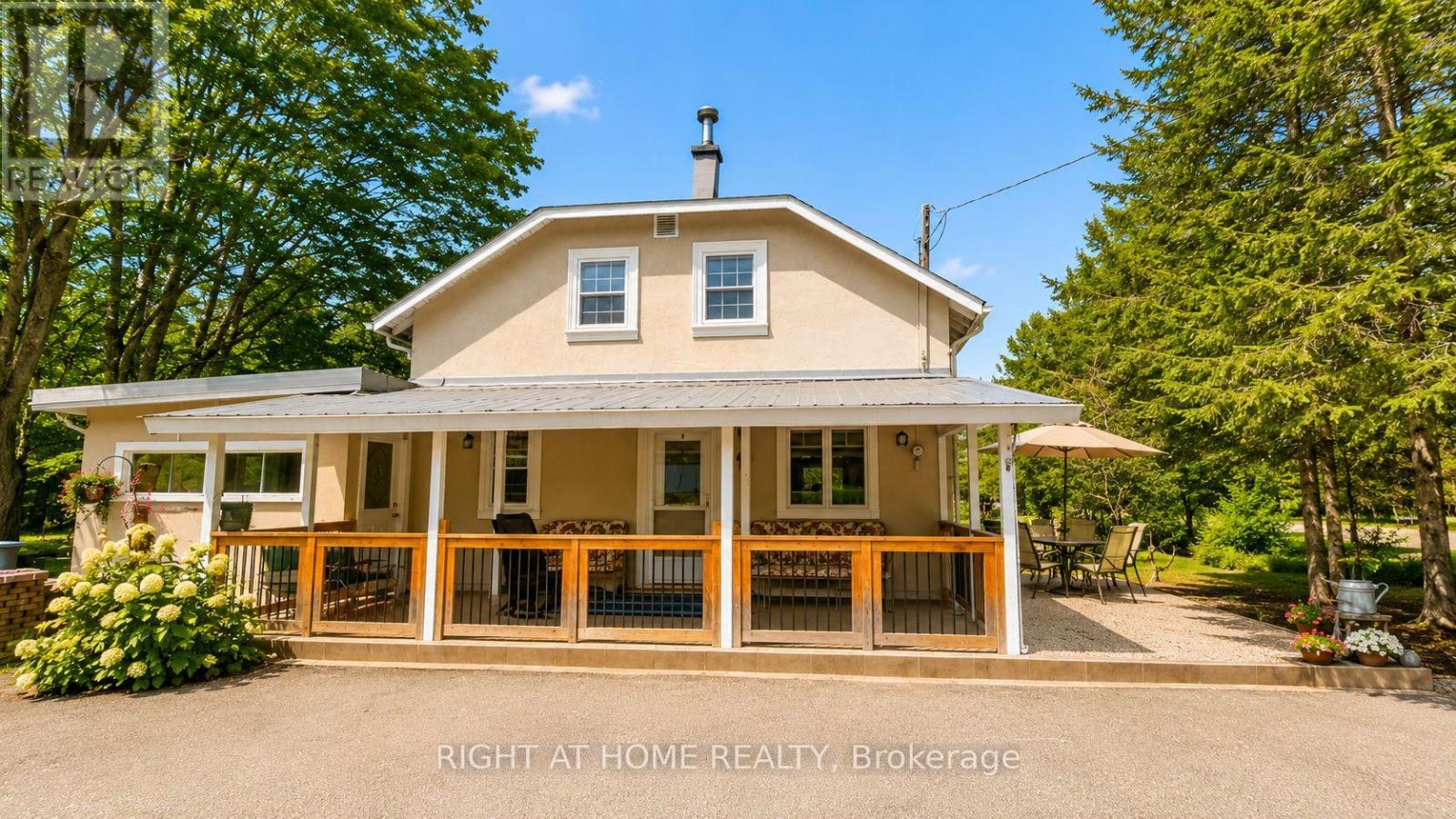 640 Tiny Beaches Road N Property Photo 2