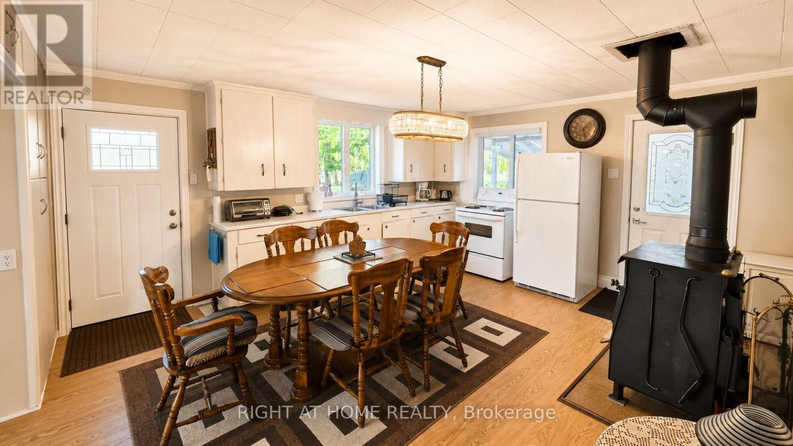 640 Tiny Beaches Road N Property Photo 7