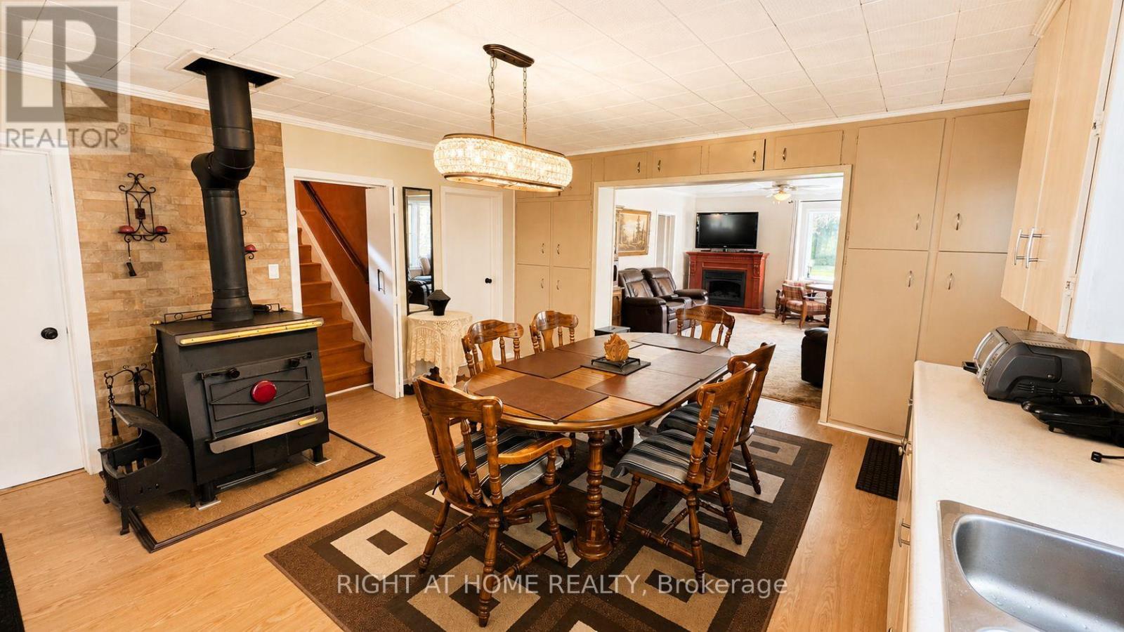 640 Tiny Beaches Road N Property Photo 8