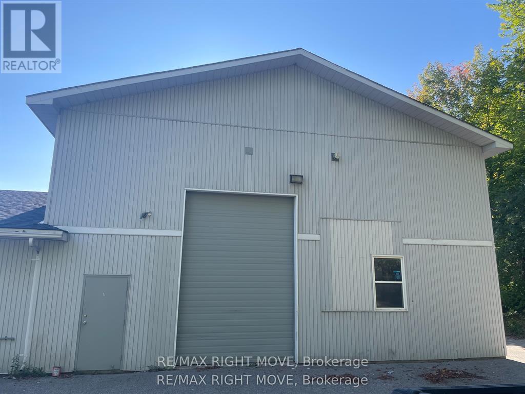 9+9a - 4337 Burnside Line Property Photo 6