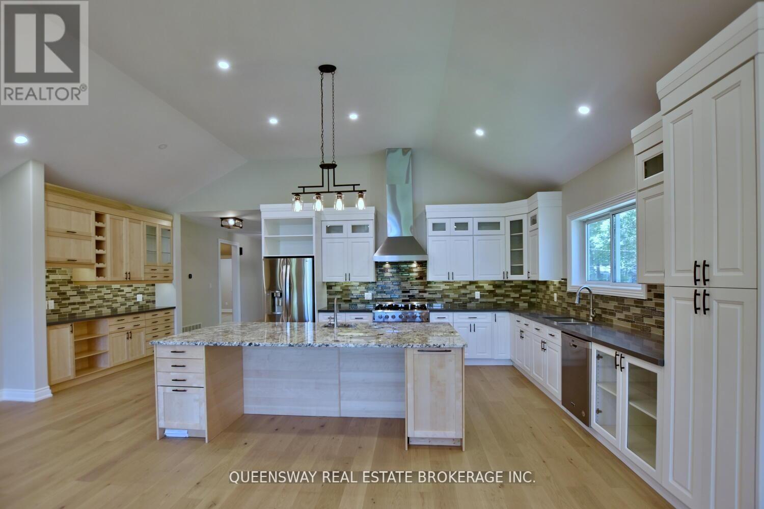 1852 River Road W Property Photo 6