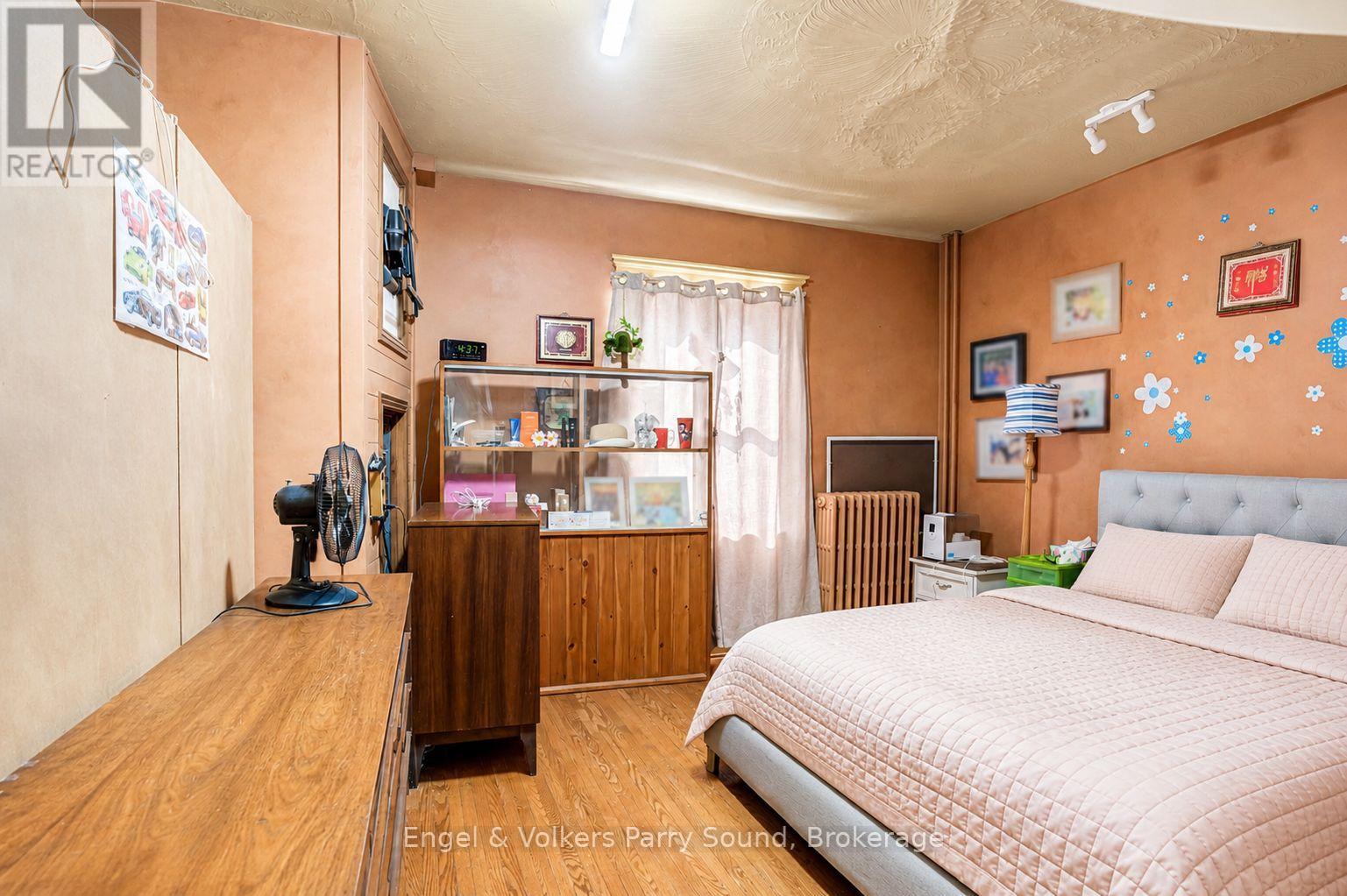 168 Dunlop Street E Property Photo 26