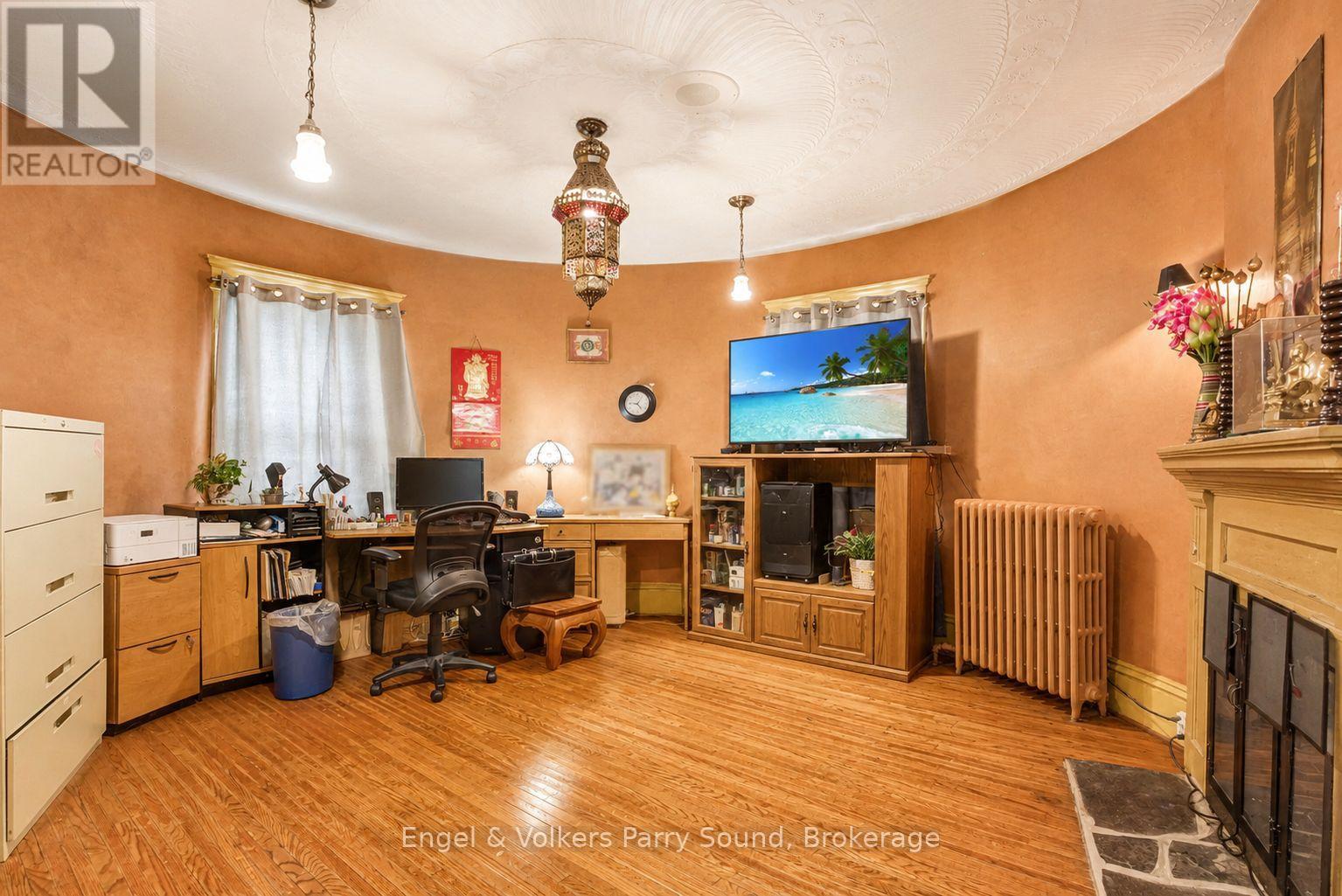 168 Dunlop Street E Property Photo 27