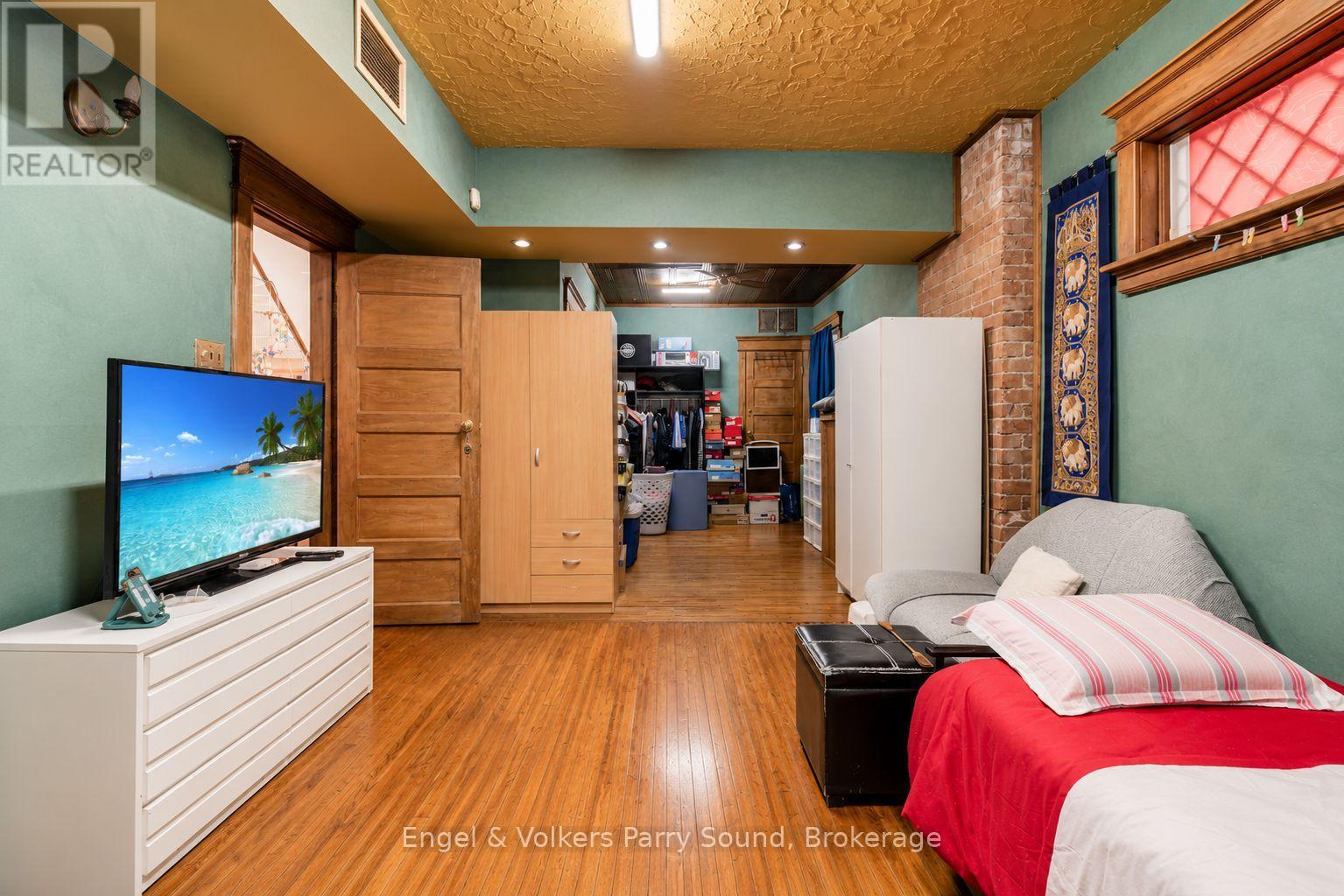 168 Dunlop Street E Property Photo 28