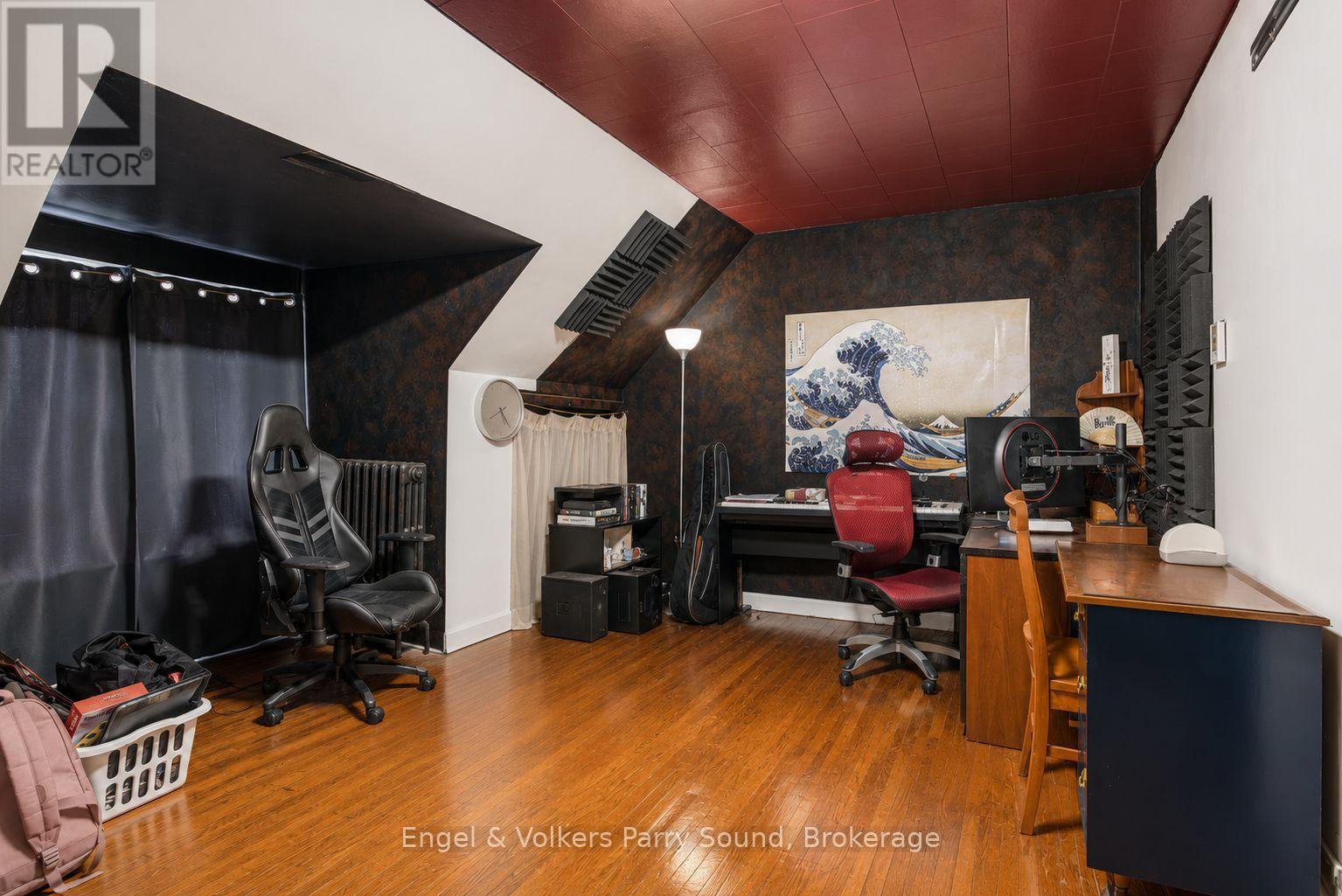 168 Dunlop Street E Property Photo 33