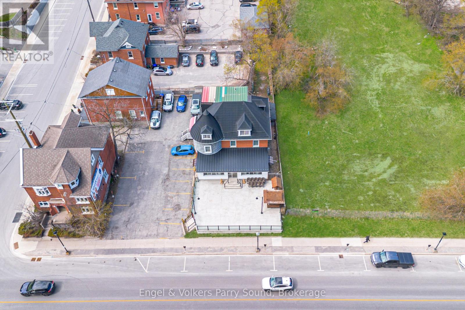 168 Dunlop Street E Property Photo 36