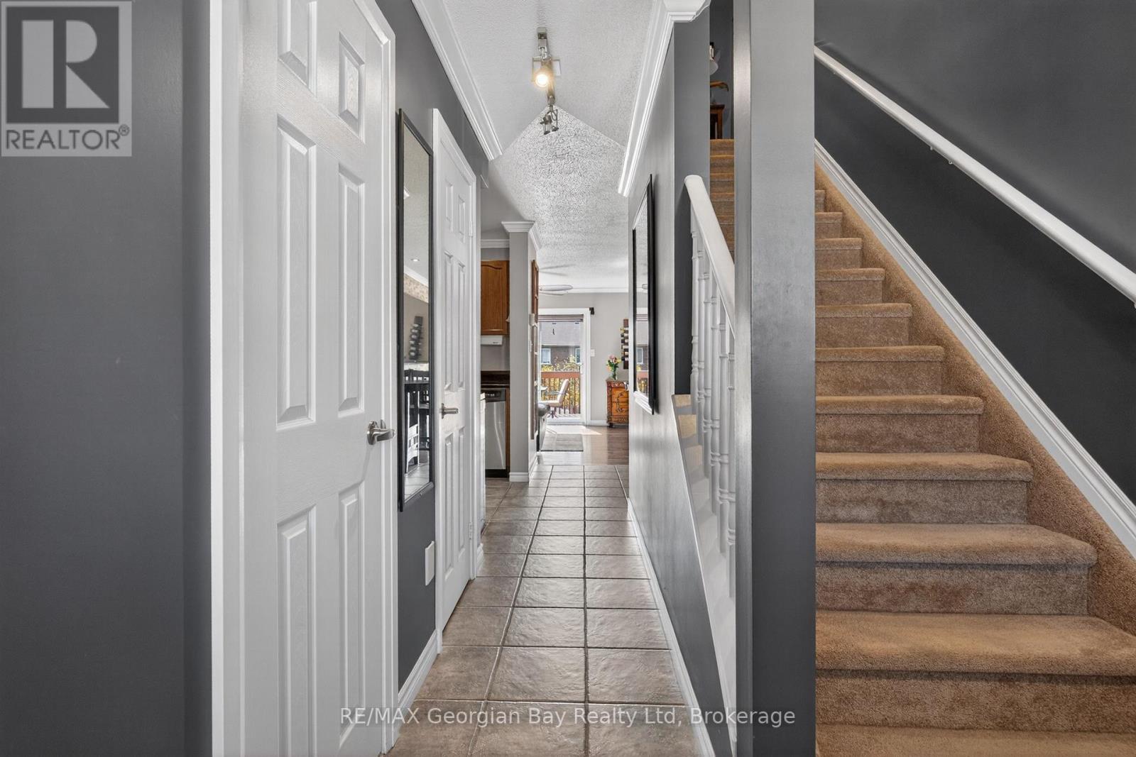 177 Southwinds Crescent Property Photo 4