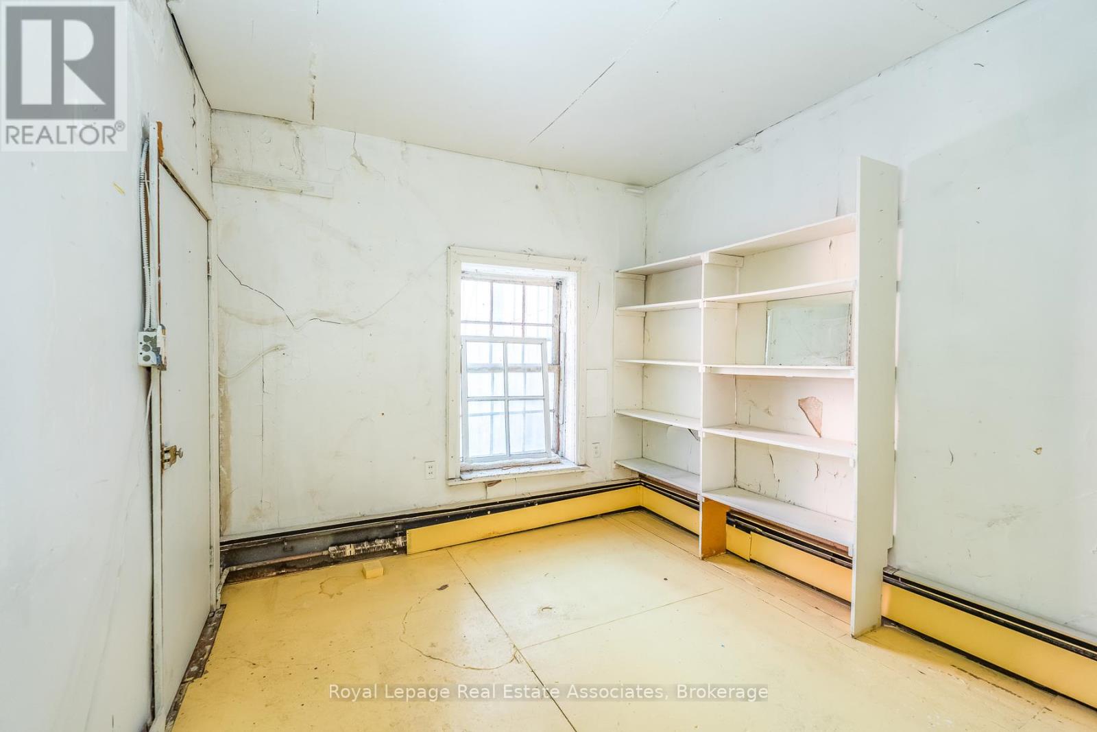 133 Dunlop Street E Property Photo 7