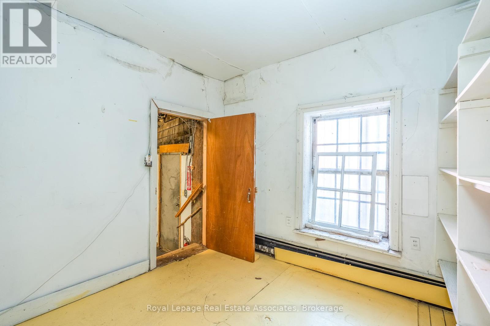 133 Dunlop Street E Property Photo 8