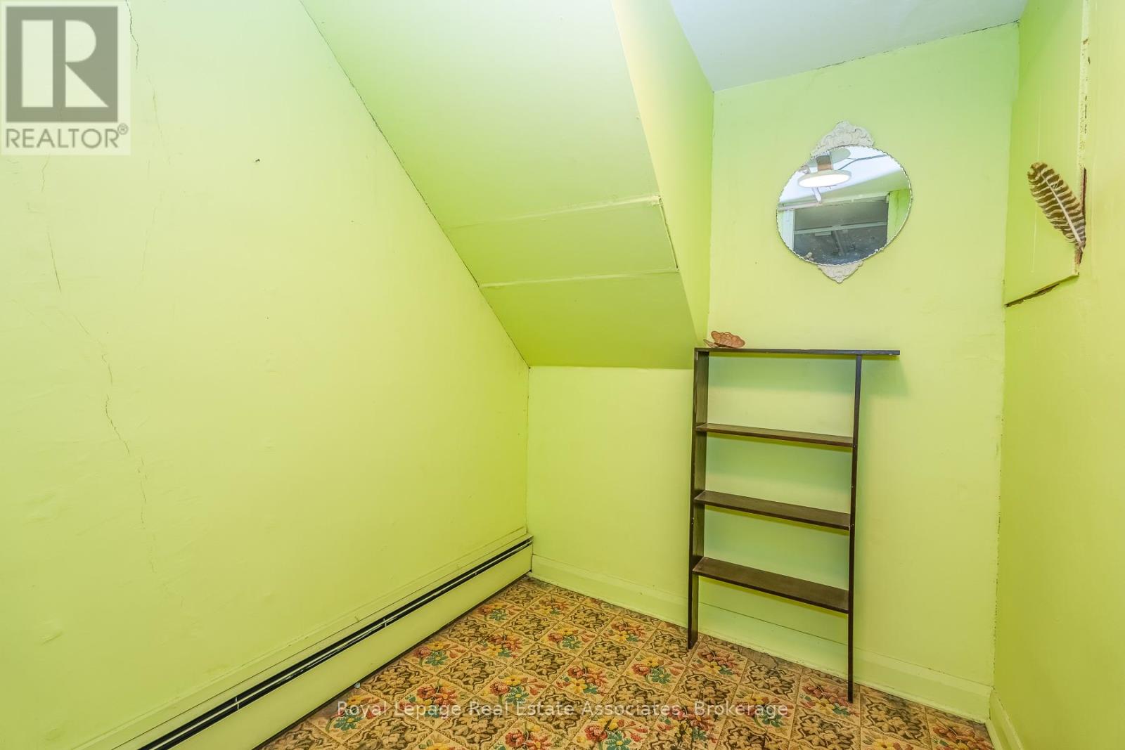 133 Dunlop Street E Property Photo 14