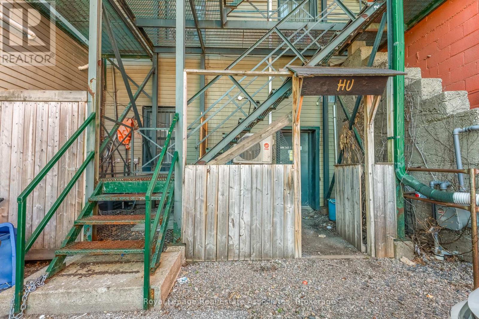 133 Dunlop Street E Property Photo 17