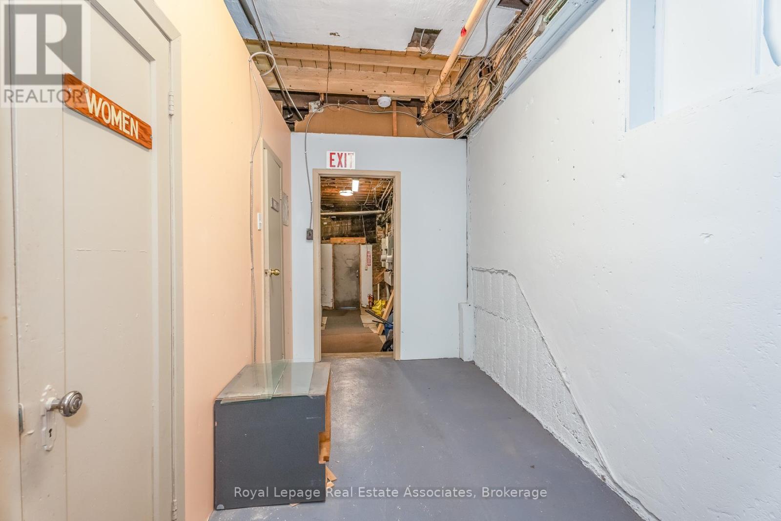 133 Dunlop Street E Property Photo 27