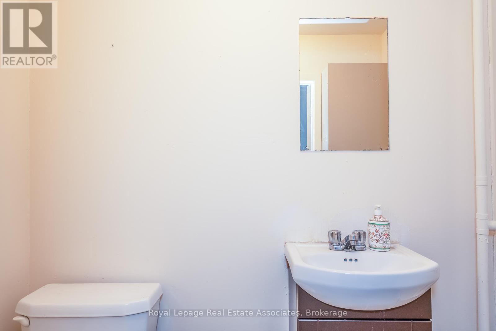 133 Dunlop Street E Property Photo 31