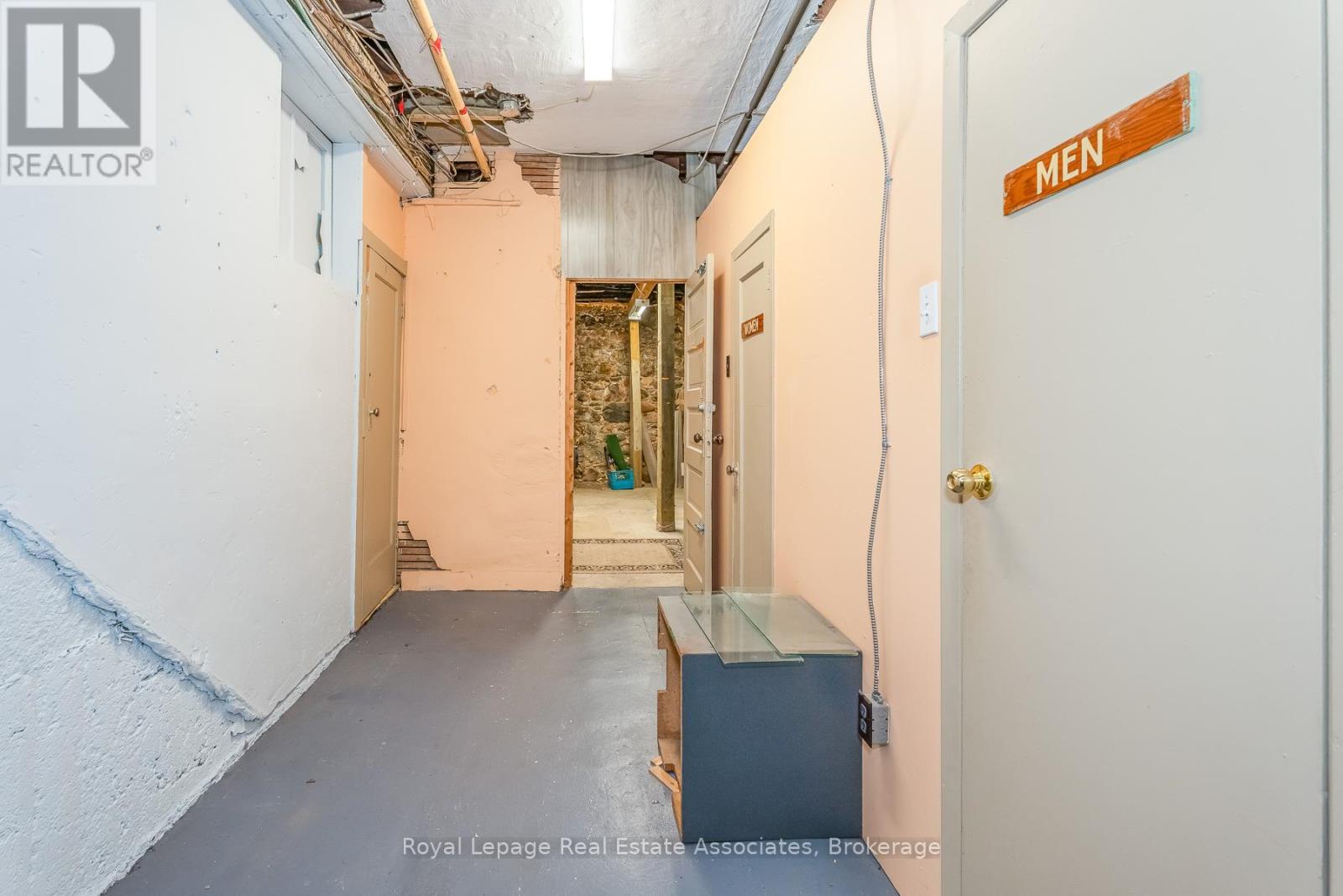 133 Dunlop Street E Property Photo 32