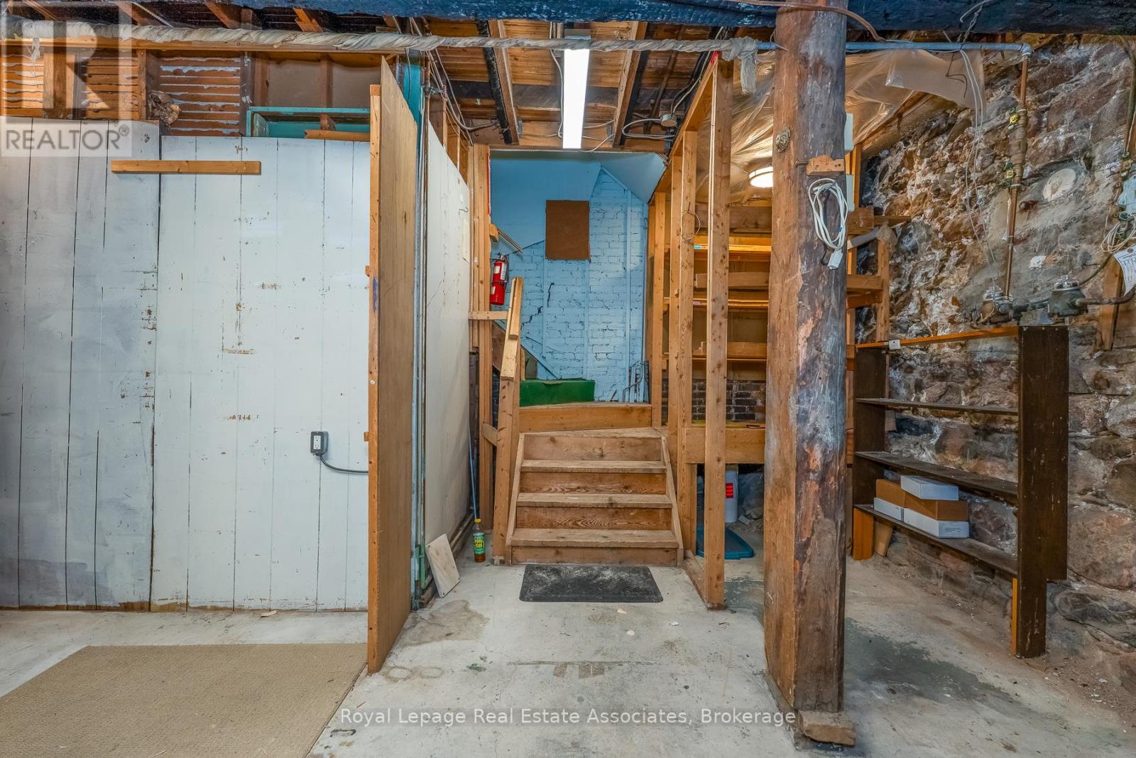 133 Dunlop Street E Property Photo 33