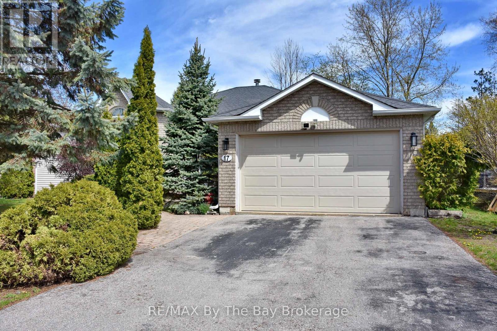 17 ACORN CRESCENT Property Photo 1