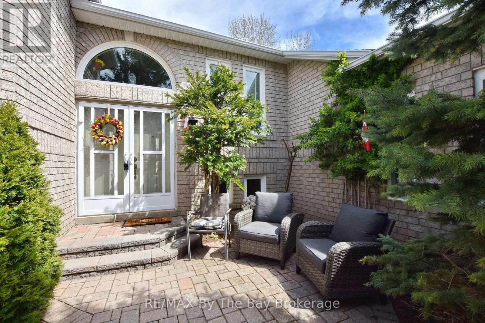 17 Acorn Crescent Property Photo 2